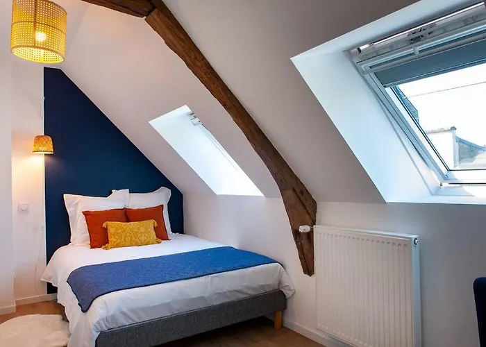 Duplex Contemporain Dans Maison Du Xviieme Siecle