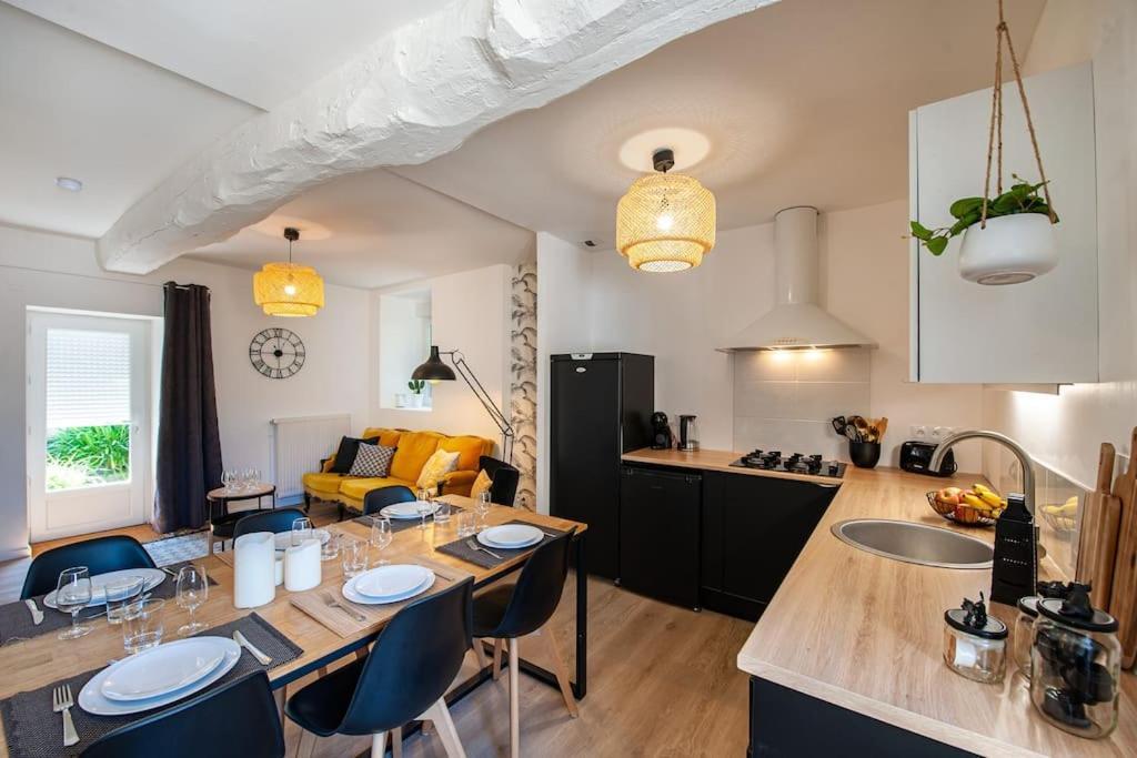Duplex Contemporain Dans Maison Du Xviieme Siecle Fougeres
