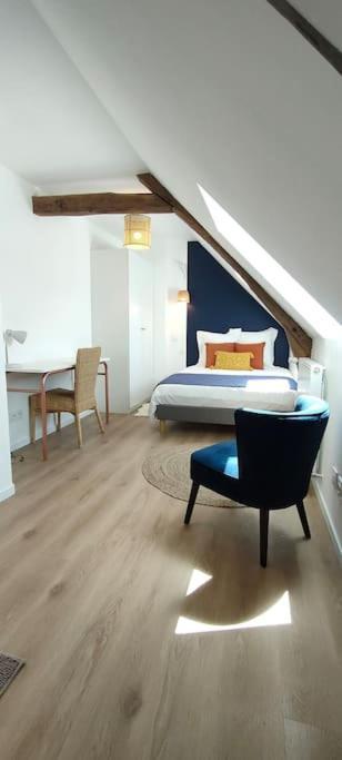 Duplex Contemporain Dans Maison Du Xviieme Siecle * Fougeres