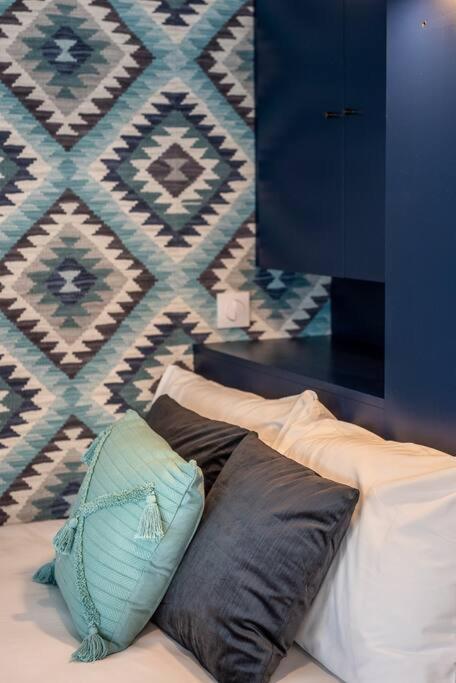 Duplex Contemporain Dans Maison Du Xviieme Siecle Fougeres