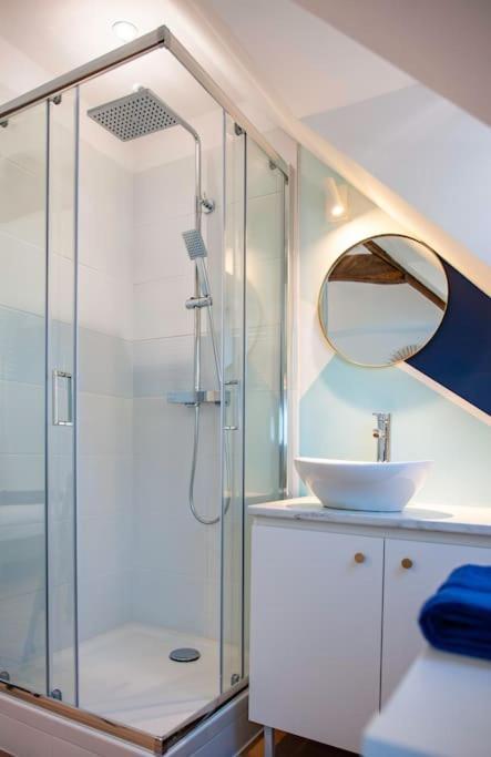 Duplex Contemporain Dans Maison Du Xviieme Siecle Fougeres